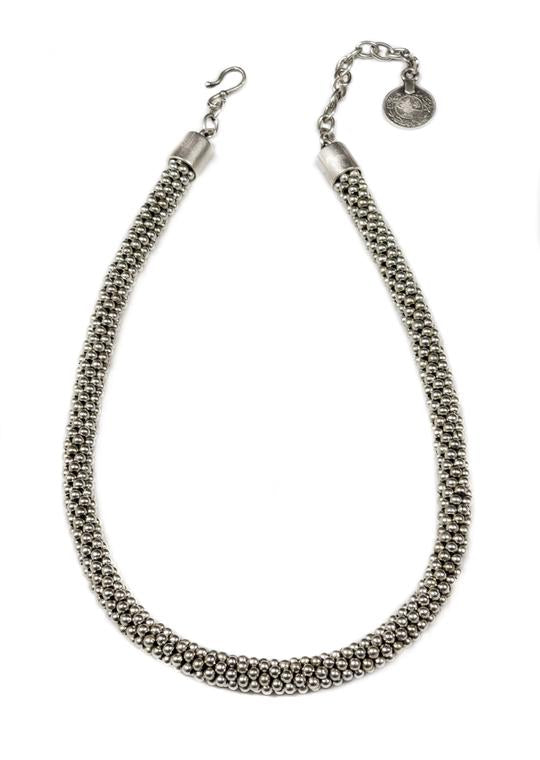 Collar de semillas de peltre