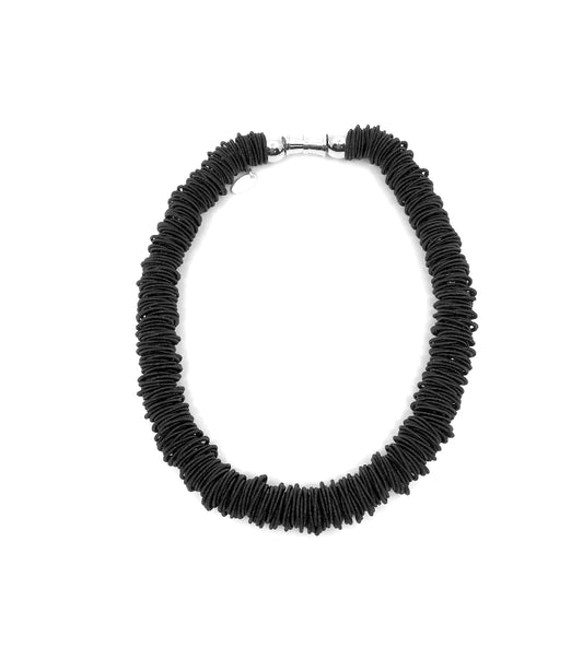 Collar de resorte de cuerda de piano negro