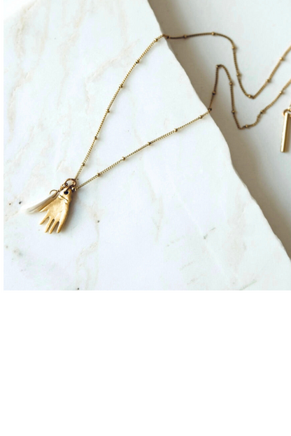 Collar: Dijes de Mano y Perla