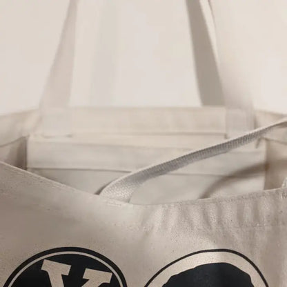 Bolso de mano con botón de Shirley Chisholm