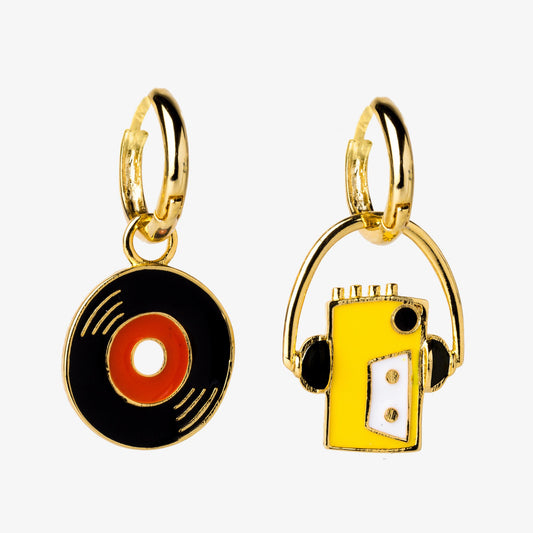 Pendientes: Walkman y disco de vinilo
